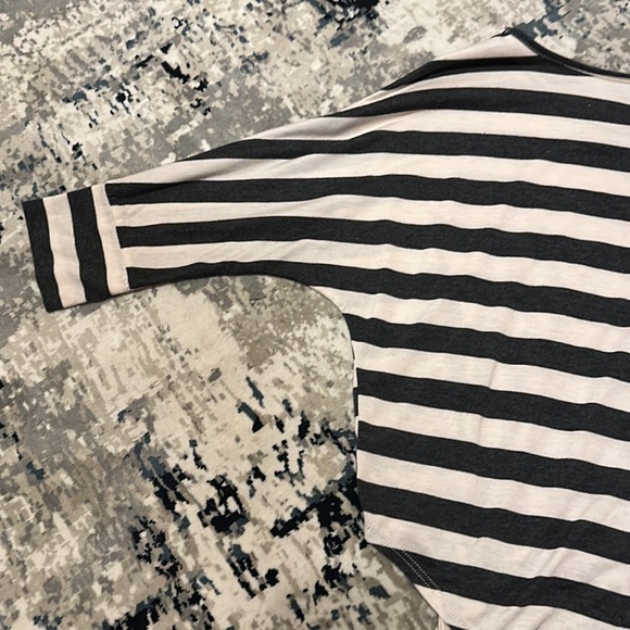 Xhilaration Women’s Striped Short Sleeve Tie Front Knit Top size medium - Picture 7 of 8